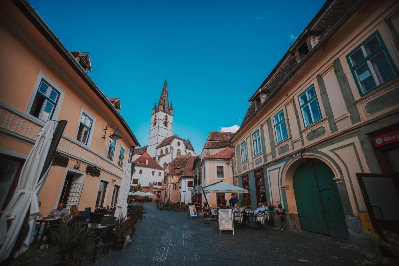 Ferienwohnung Authentic Old Town Retreat Hermannstadt Exterior foto