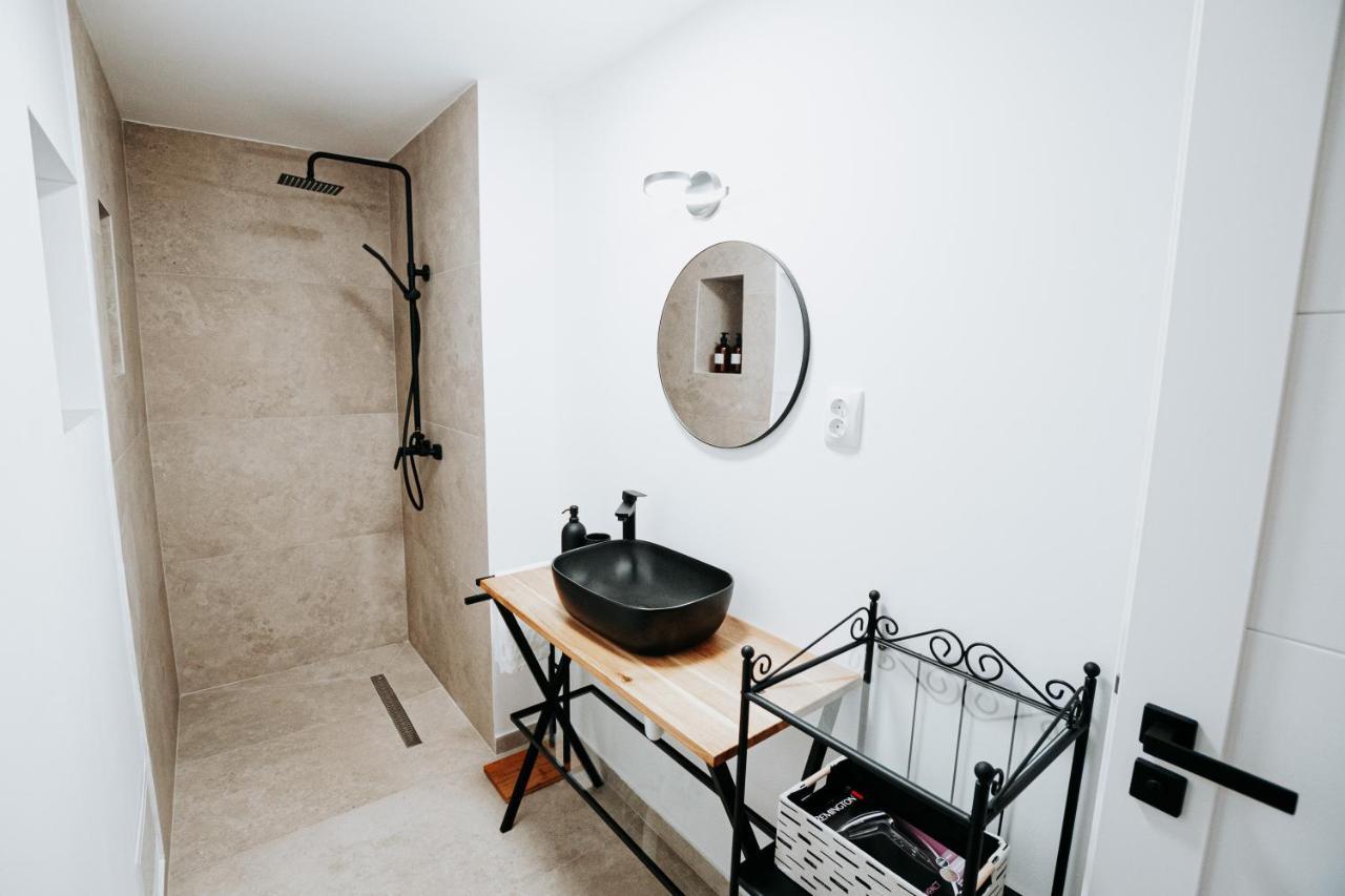 Ferienwohnung Authentic Old Town Retreat Hermannstadt Exterior foto
